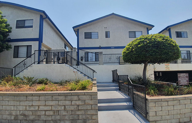 Galleria Townhomes & Casa Galleria Apartments in Lawndale, CA