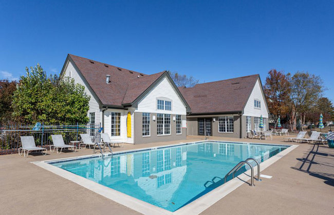 Fairways at Hartland Apartments in Bowling Green, KY Fairways at Hartland Apartments in Bowling Green, KY