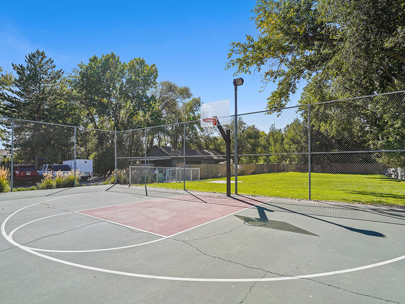 Basketball Court | Hunters Woods Apartments in Murray, UT