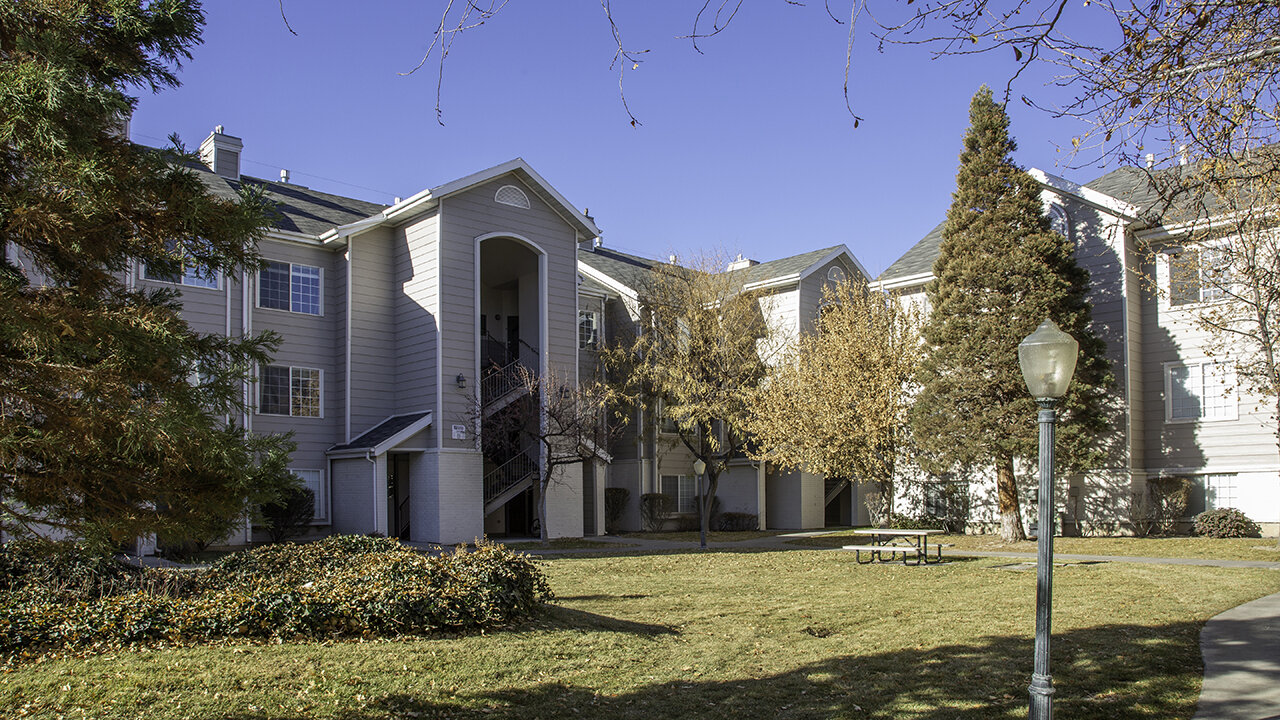 Country Springs Apartments Neighborhood