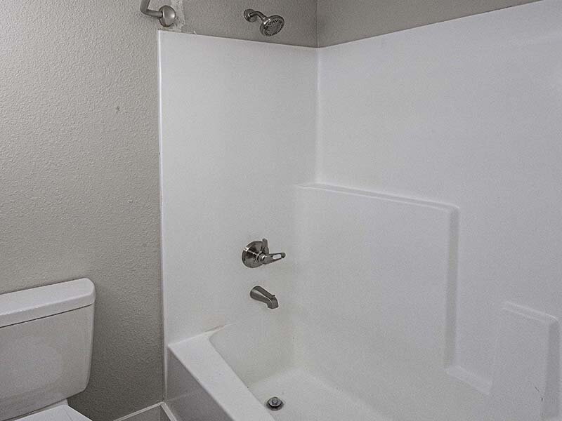 Tub/Shower | Enclave on Redwood Apartments