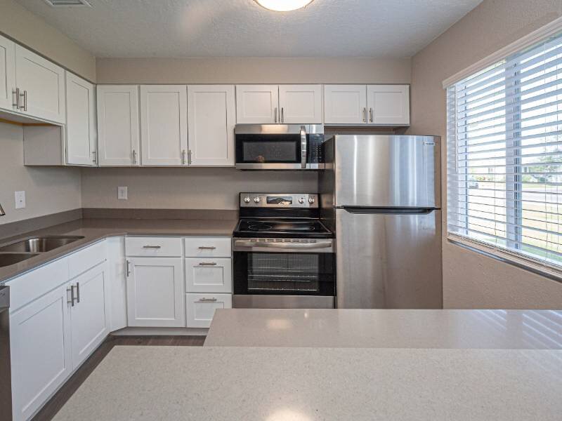 Stainless Appliances | Enclave on Redwood Apartments