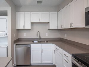 Fully Equipped Kitchen | Enclave on Redwood Apartments