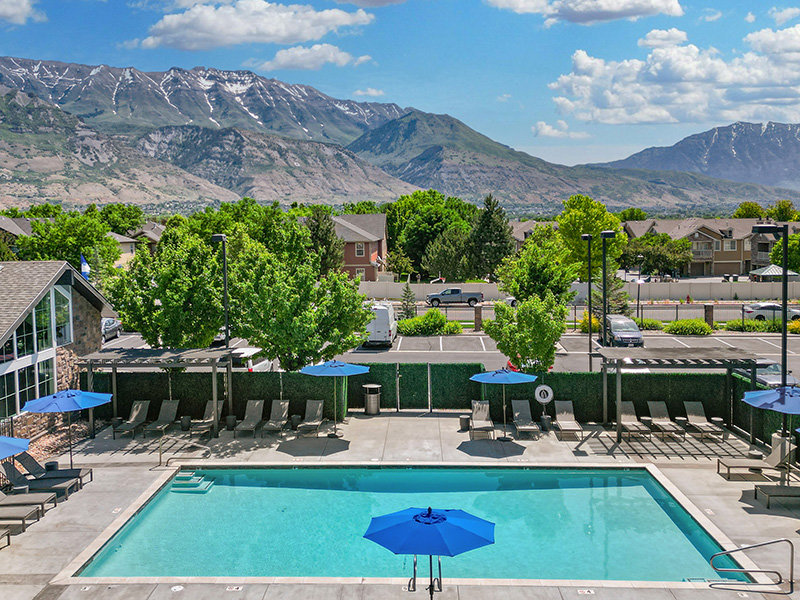 Apartment Complex Pool | Viewpointe Apartments