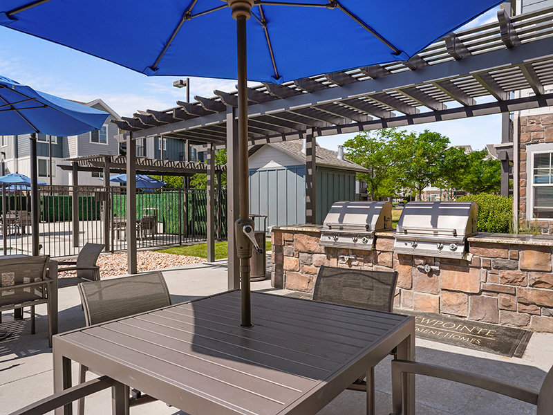 Outdoor Seating | Viewpointe Apartments