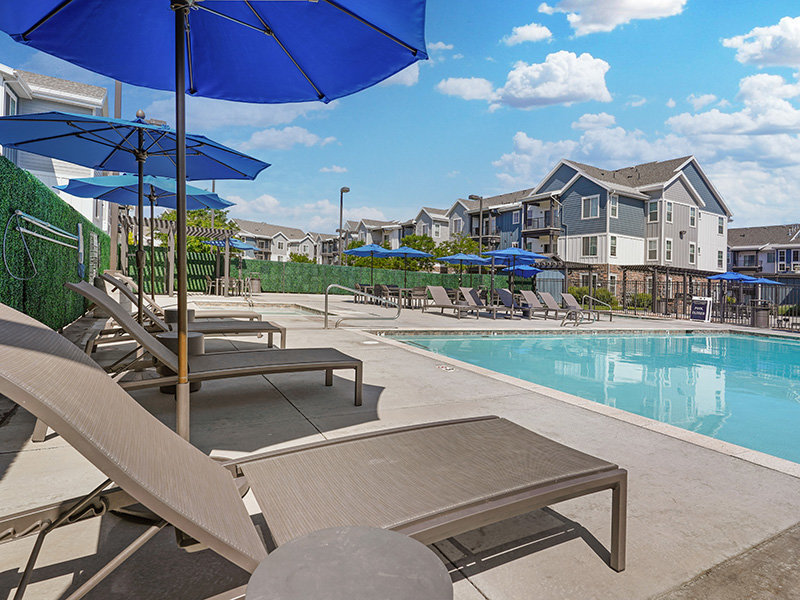 Large Outdoor Pool | Viewpointe Apartments