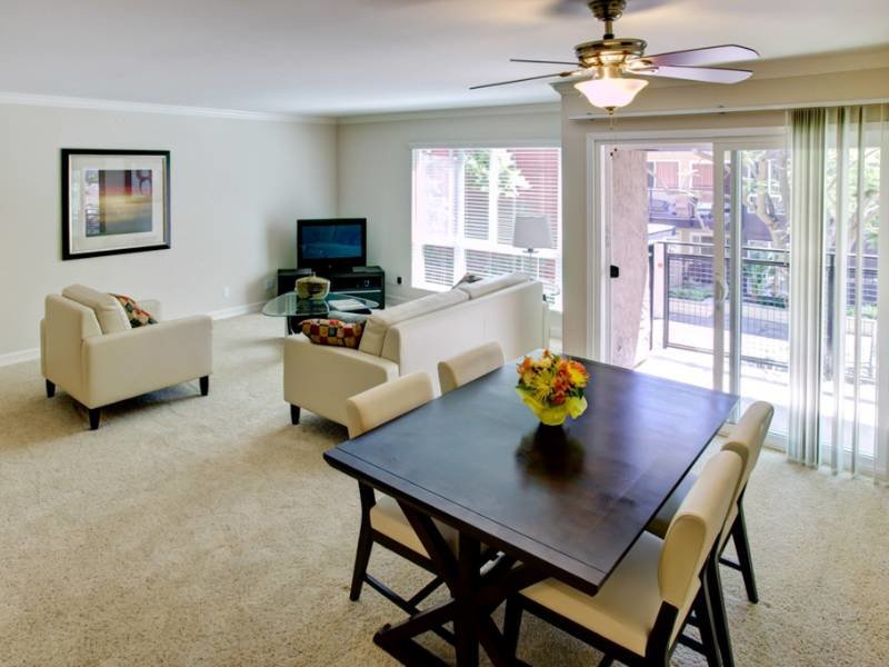 Dining Area | Highridge Apartments