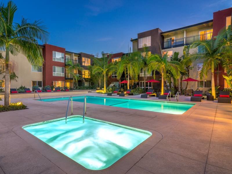 Swimming Pool and Hot Tub | Highridge Apartments