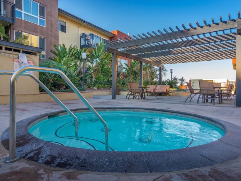 Hot Tub | Highridge Apartments