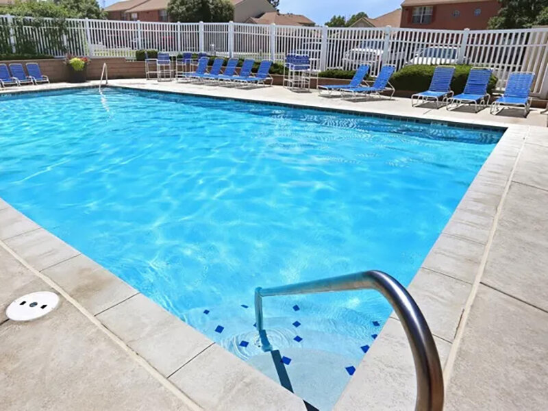 Luxury Pool | Greens of Northglenn