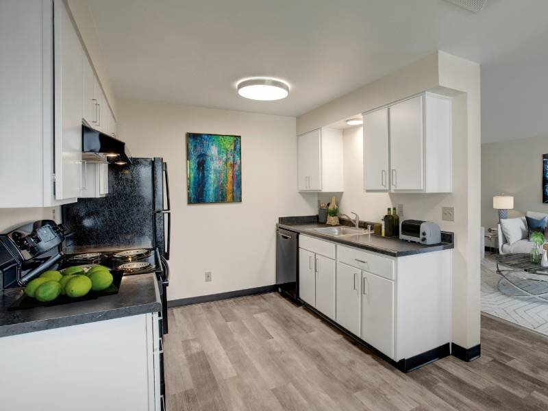 Kitchen | Heatherstone Apartments in Kennewick, WA