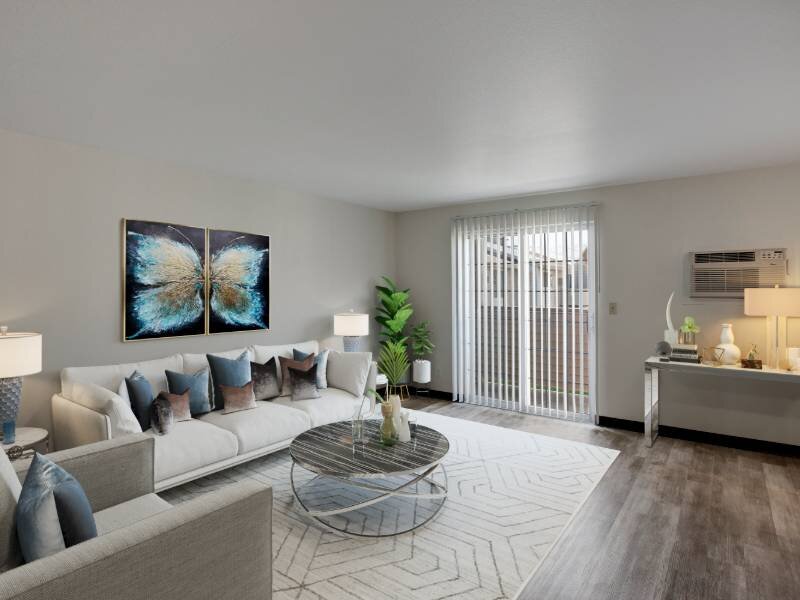 Front Room | Heatherstone Apartments in Kennewick, WA