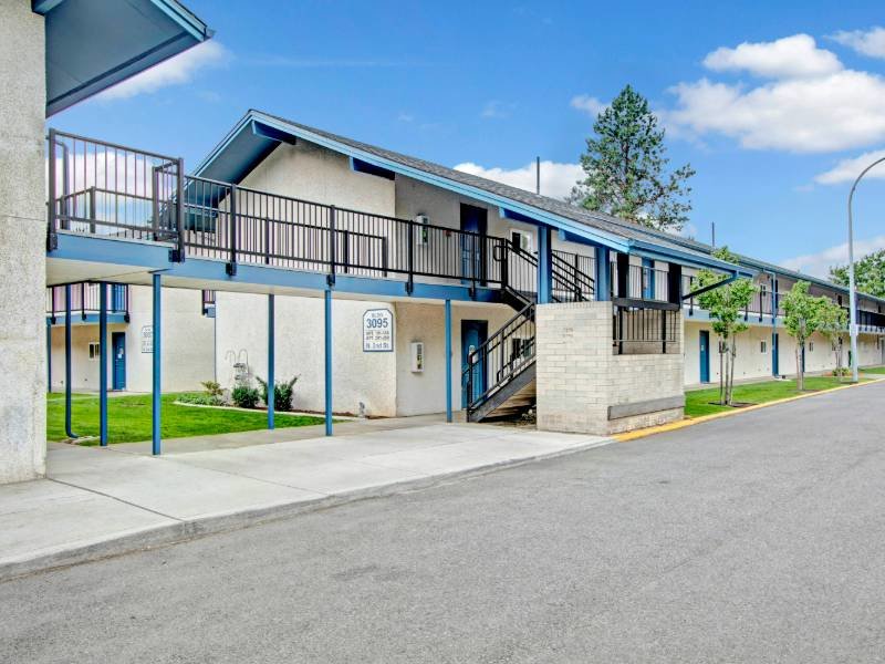 Apartments for Rent in Coeur d'Alene, ID | Lakeside Village Apartments