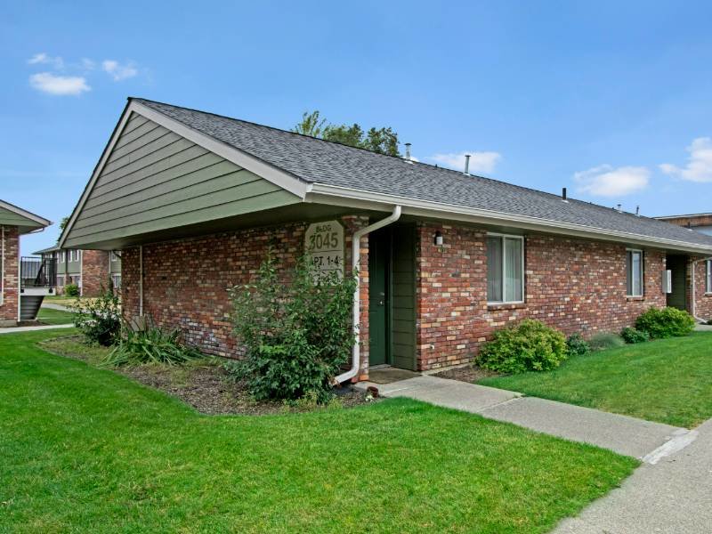 Apartment Building | Lakeside Village Apartments