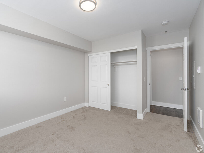 Closet Space | 1x1 | 5819 Glisan Apartments
