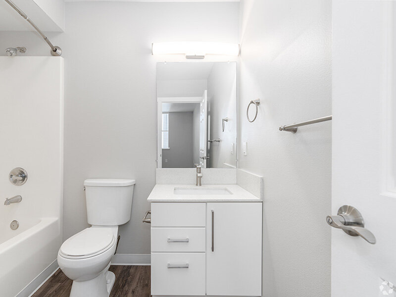 Bathroom | 2x2 | 5819 Glisan Apartments