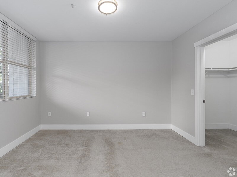 Large Rooms | 1x1 | 5819 Glisan Apartments