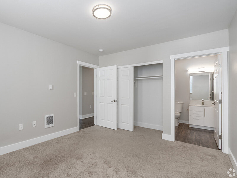 Primary Bedroom | 2x2 | 5819 Glisan Apartments