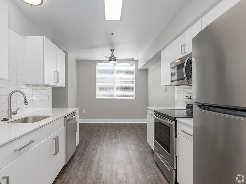 Kitchen | 2x2 | 5819 Glisan Apartments
