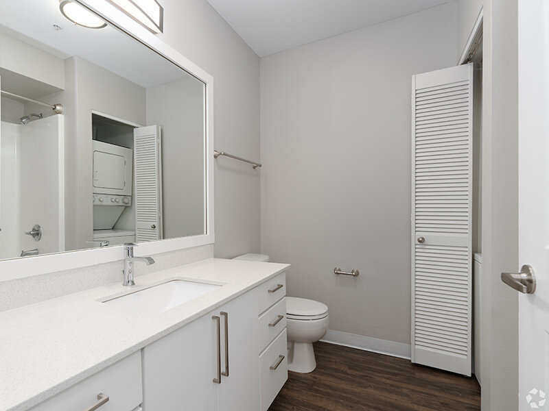 Bathroom | 1x1 | 5819 Glisan Apartments