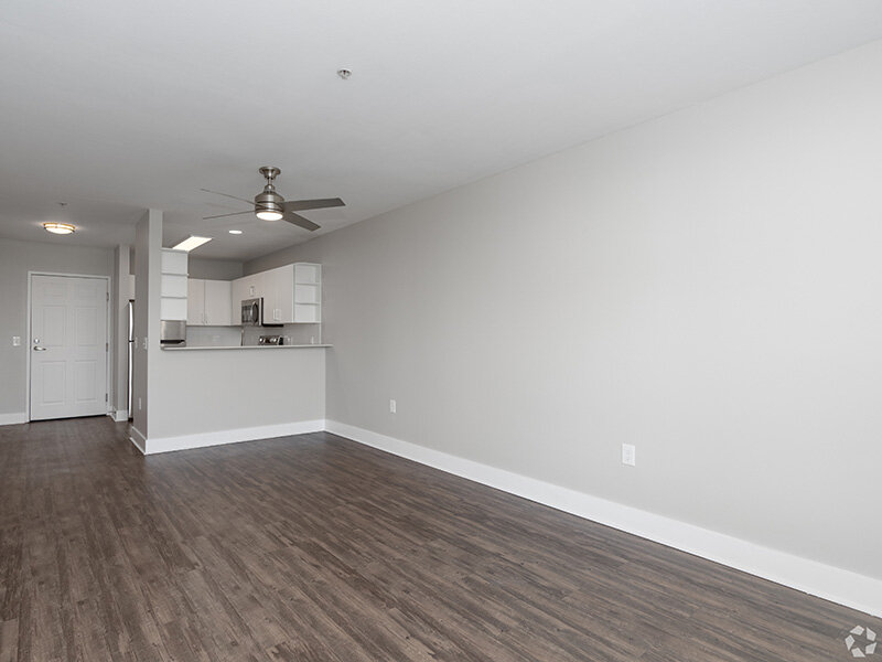 Living Room with Ceiling Fan | 1x1 | 5819 Glisan Apartments
