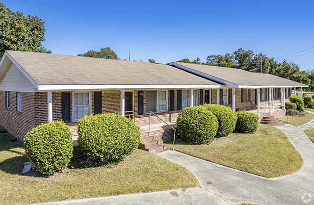 Linkwood Manor Community Features