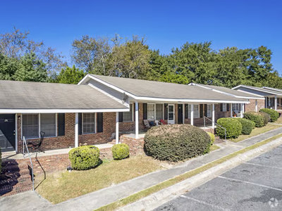 Apartment Exterior | Linkwood Manor Apartments
