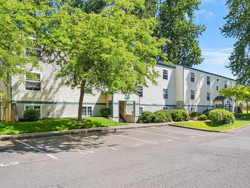 Apartment Parking | Bristol Woods Apartments