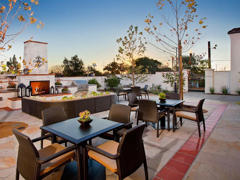 Outdoor Dining | Paseos at Montclair North