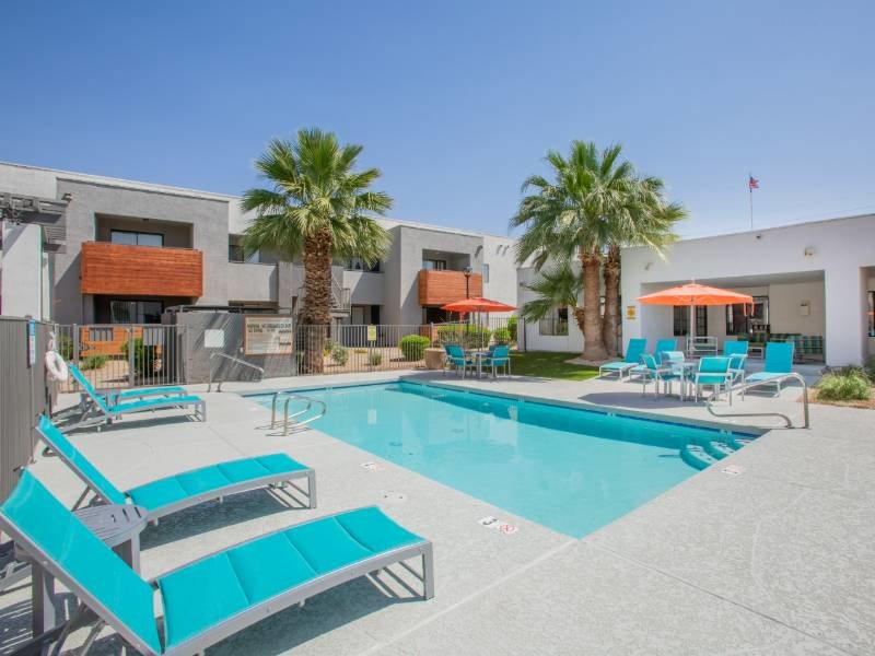 Swimming Pool | Portola Glendale Apartments