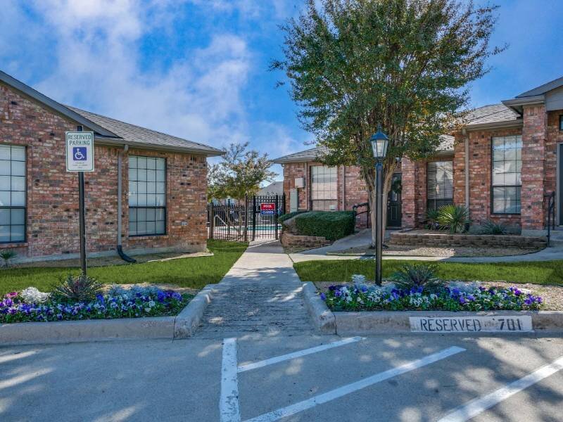 Exterior | Shiloh Park Townhomes in Plano, TX