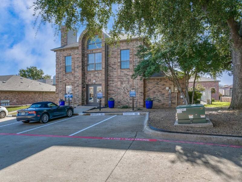 Building Exterior | Shiloh Park Townhomes in Plano, TX