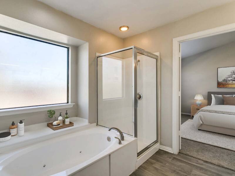 Stand Alone Shower and Tub | Shiloh Park Townhomes in Plano, TX