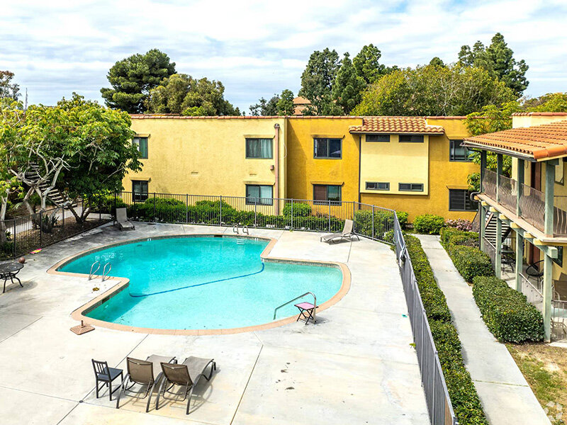 Pool Overview | Suncrest Ridge Apartments