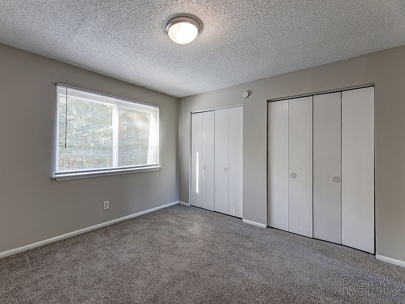 Spacious Room | River Ridge