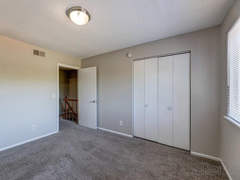 Large Closet | River Ridge