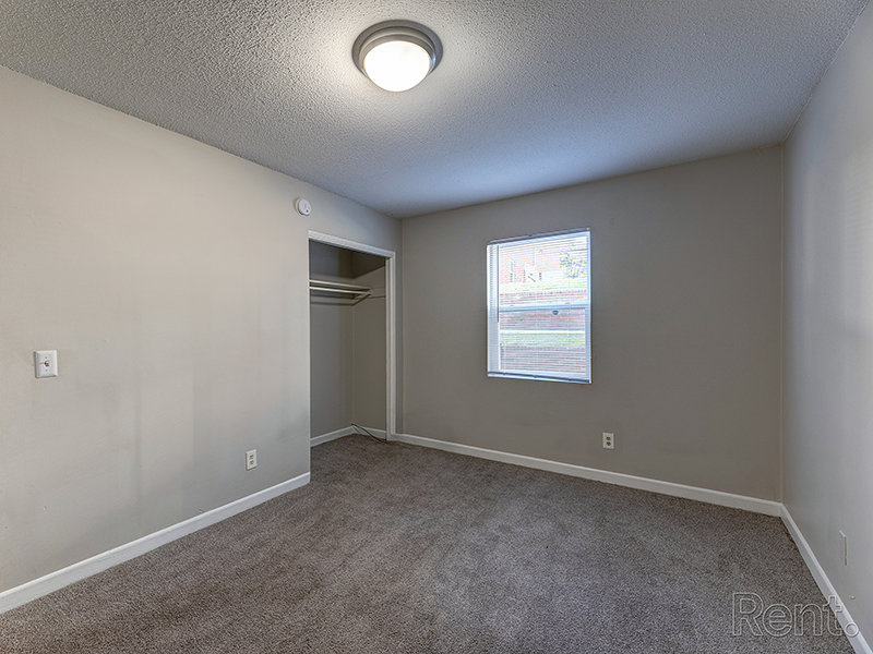Apartment Bedroom | River Ridge