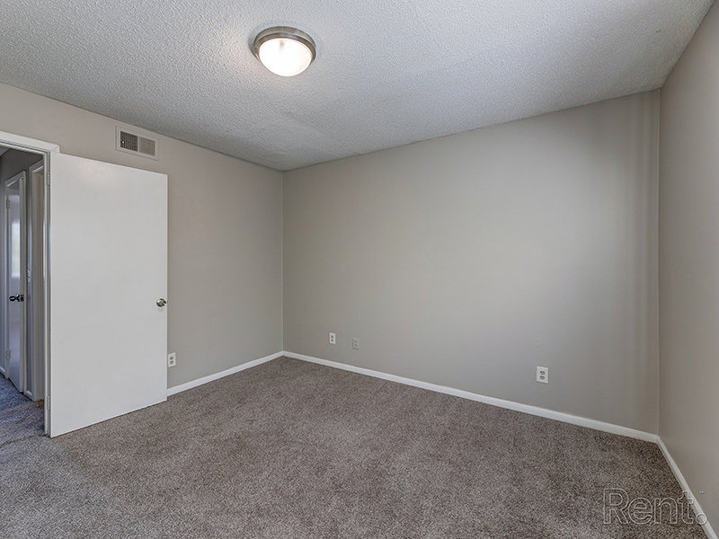 Large Bedroom | River Ridge