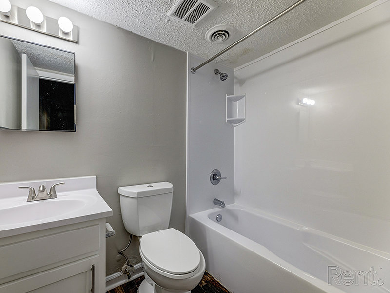 Large Bathroom | River Ridge