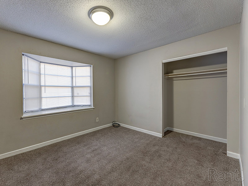 Interior Closet | River Ridge
