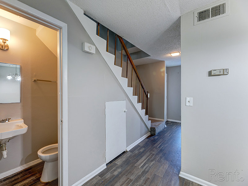 Apartment Staircase | River Ridge