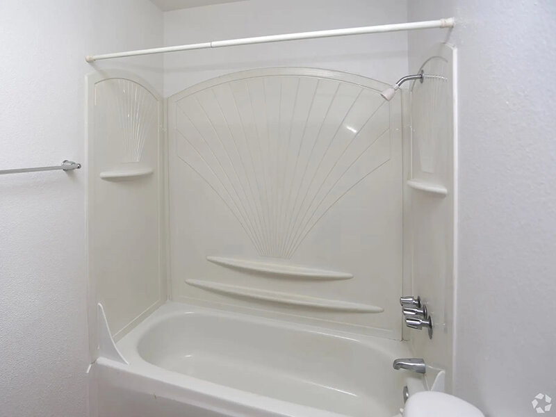 Tub | Berryhill Apartments