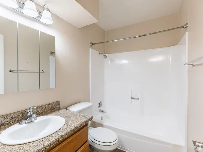 Interior Bathroom | Peachwood