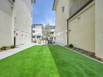 Courtyard | The Commodore Apartments in National City, CA