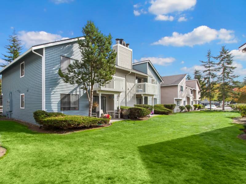 Hampton Court Apartments in Everette, WA