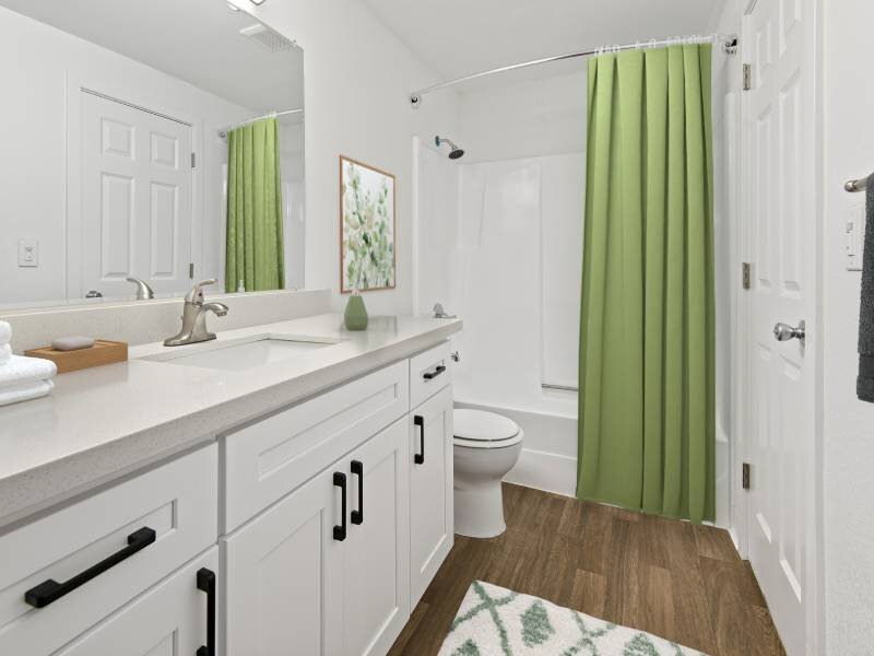 Bathroom | Hampton Court Apartments