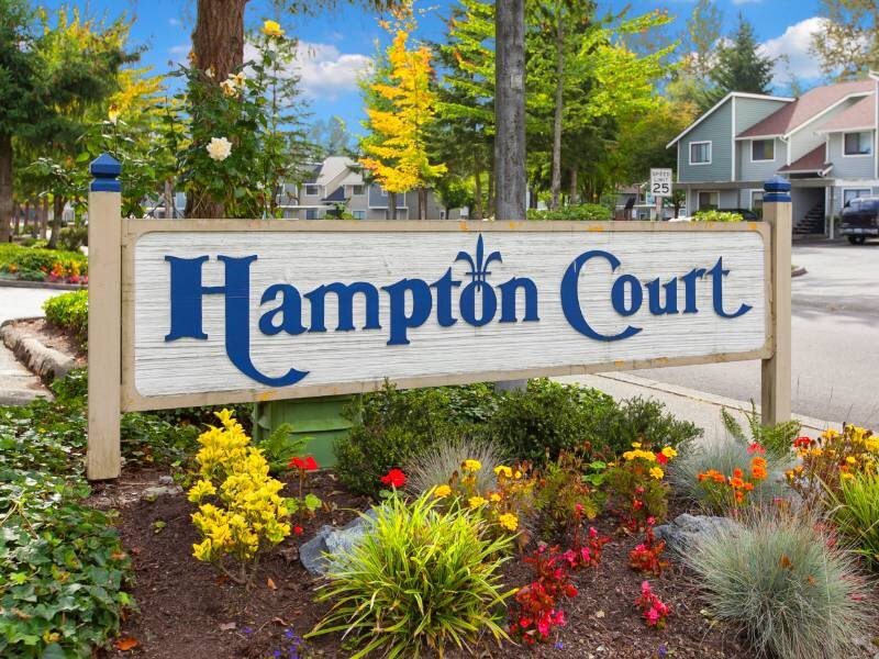 Monument Sign | Hampton Court Apartments