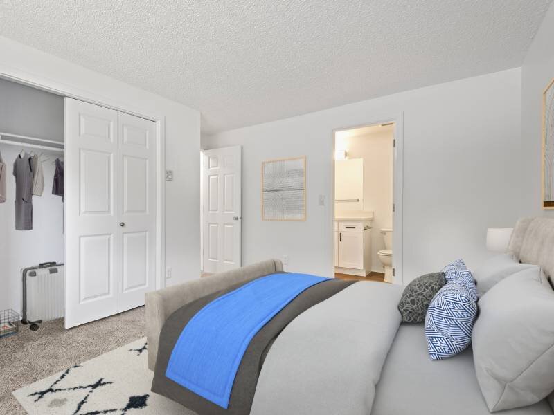 Bedroom | Hampton Court Apartments