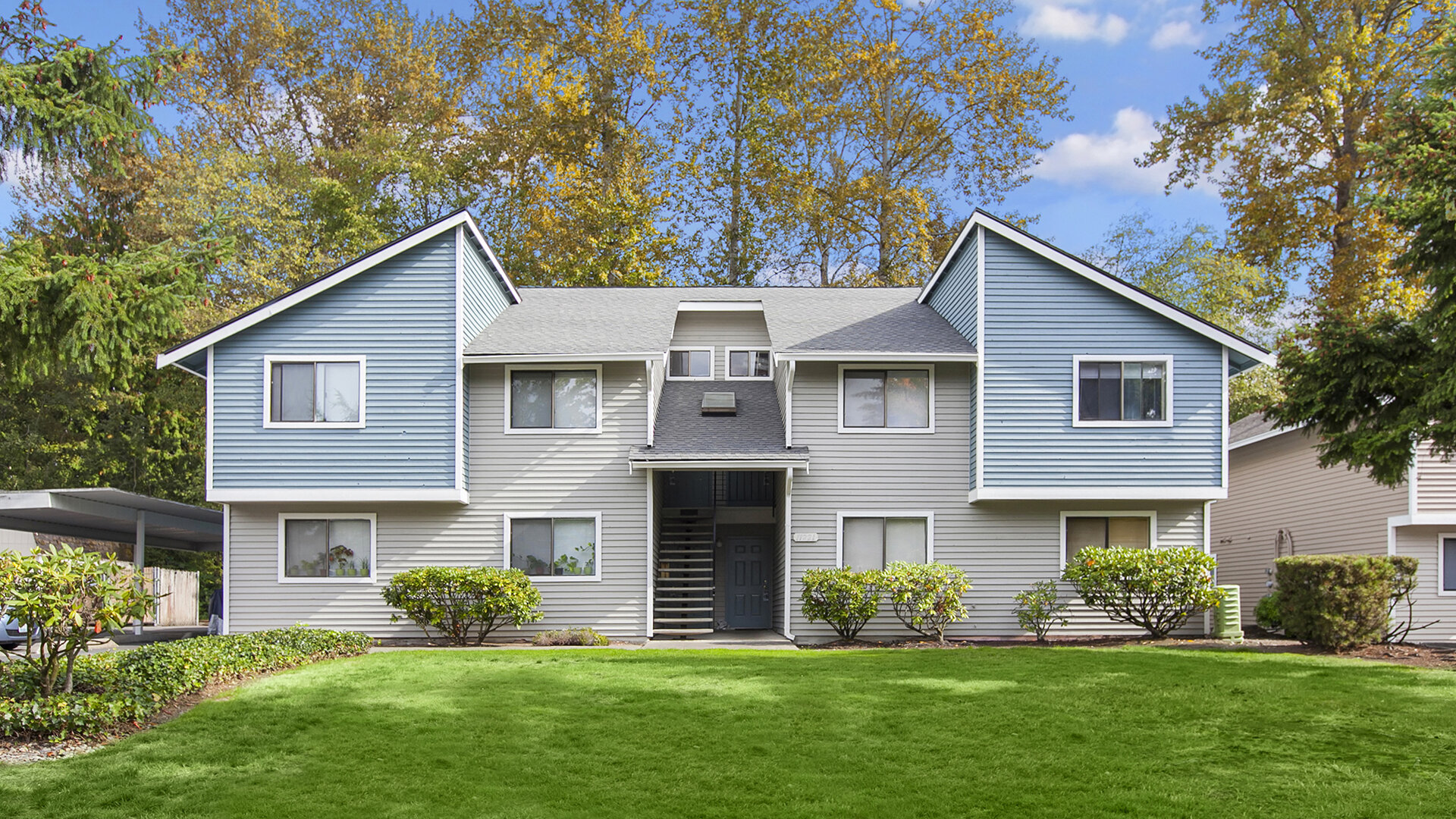 Hampton Court Apartments in Everett, WA