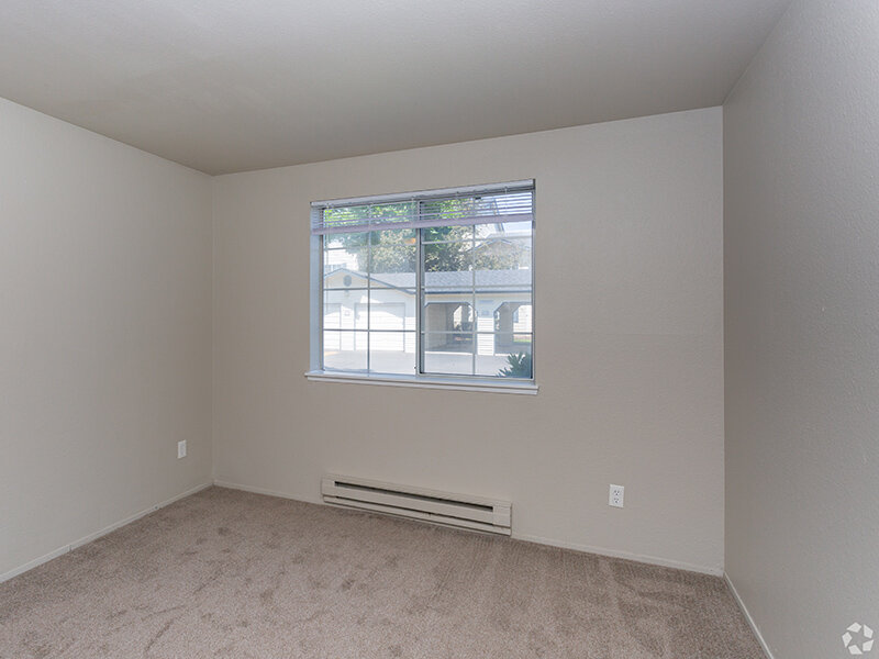 Bedroom | Mallard Point at Riverbend Apartments